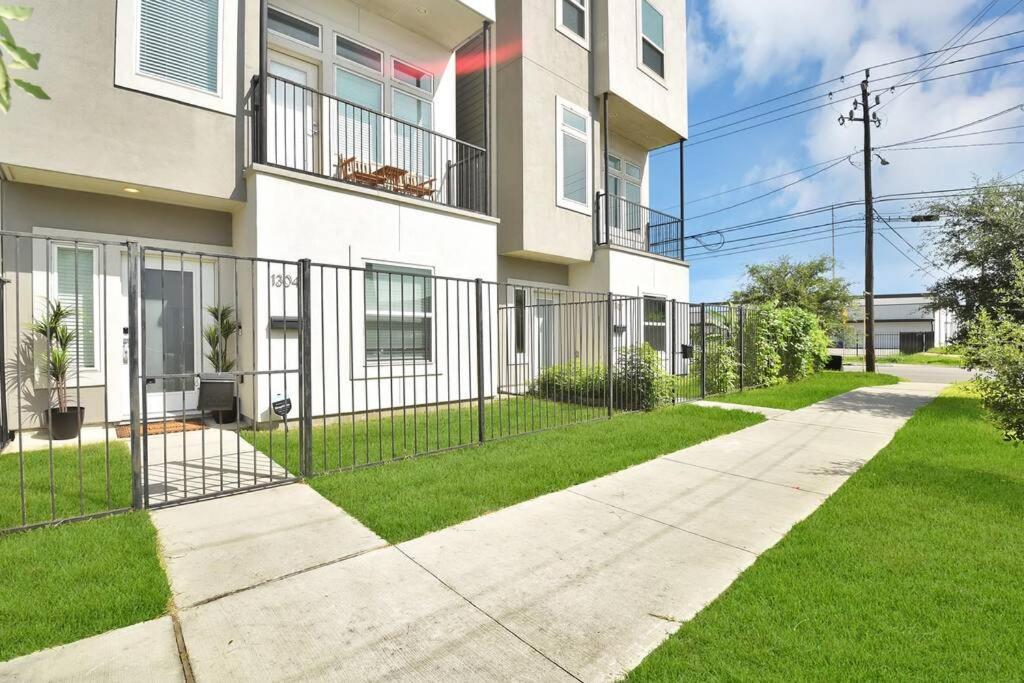 Amazing Rooftop! Downtown Skyline Views!!! Sleeps 15 Houston Kültér fotó