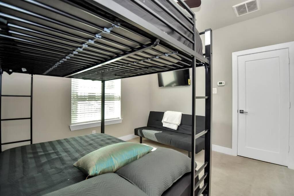 Amazing Rooftop! Downtown Skyline Views!!! Sleeps 15 Houston Kültér fotó