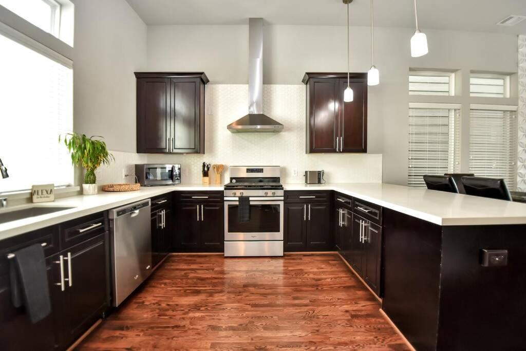 Amazing Rooftop! Downtown Skyline Views!!! Sleeps 15 Houston Kültér fotó